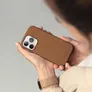 Vonmählen Like Leather Case für iPhone 16 Pro Max braun